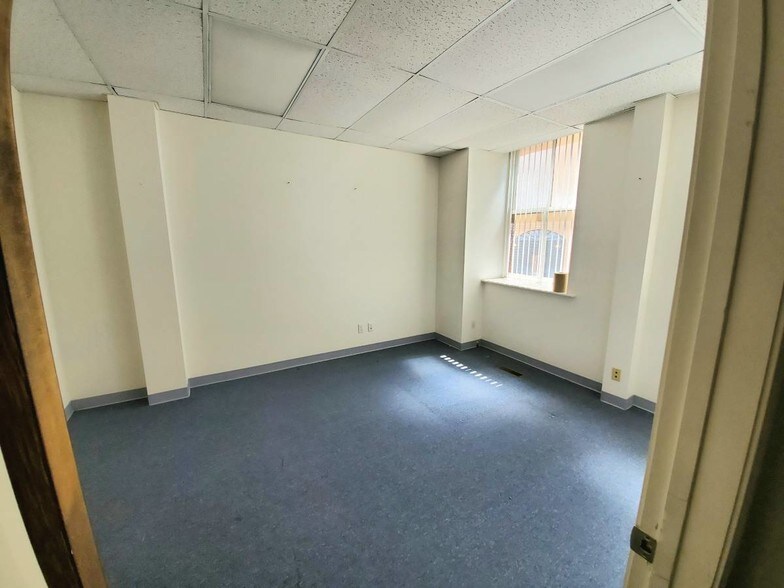 More Photos Of 392 Acushnet Ave, New Bedford Office For Sale