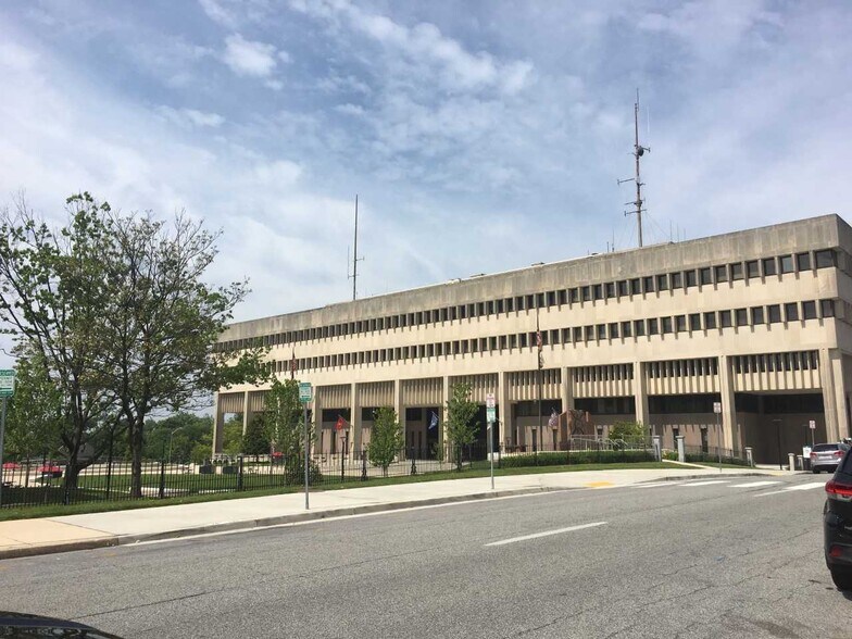 More Photos Of 100 E Pennsylvania Ave, Towson General Retail For Lease