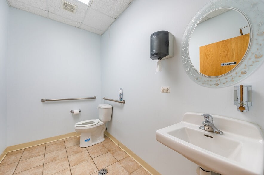 More Photos Of 6021 S Kedzie Ave, Chicago Medical For Sale