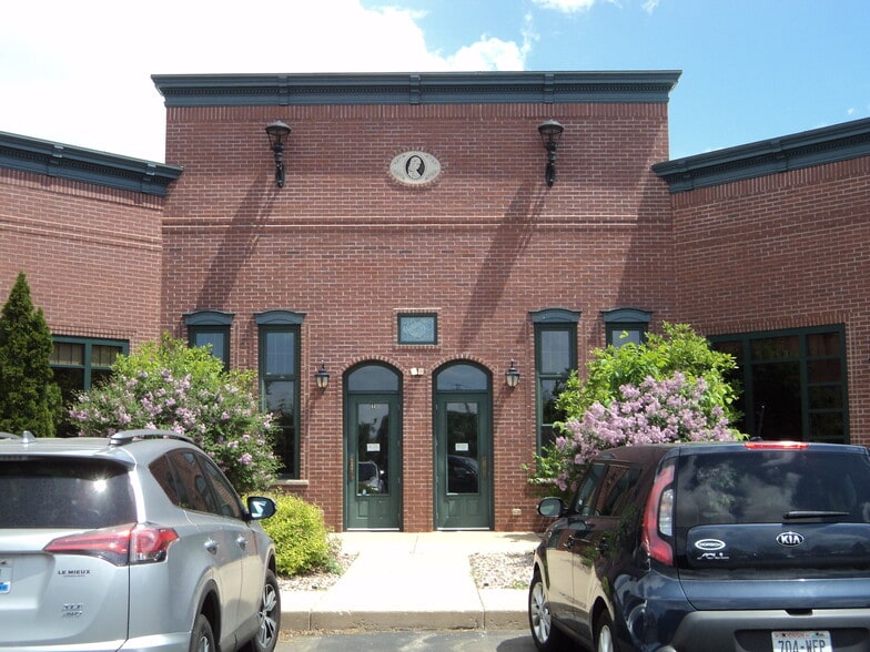 More Photos Of 2069 Central Ct, Green Bay Storefront Retail Office For Lease
