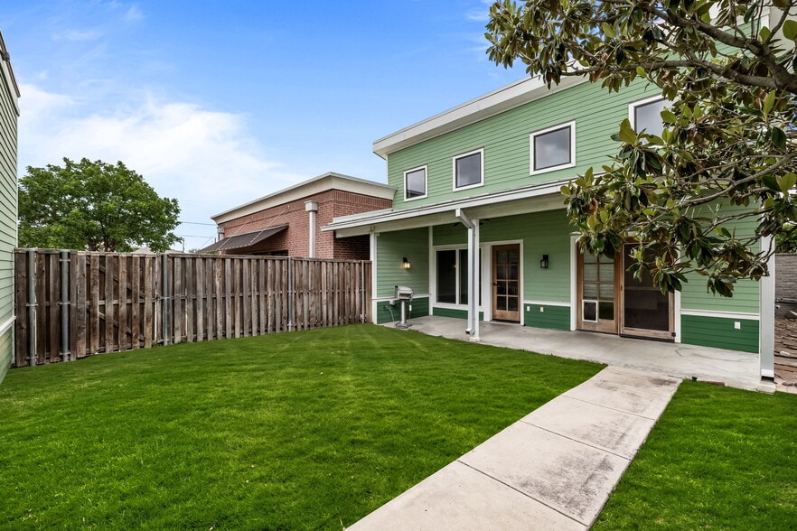 More Photos Of 1515 E Belt Line Rd, Carrollton Office Residential For Sale