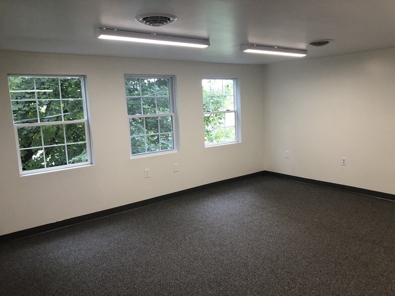 More Photos Of 10 Main St, Ballston Lake Office For Lease
