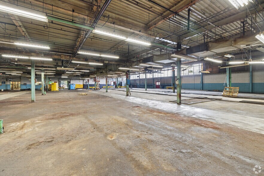 More Photos Of 92 Deerfield Rd, Windsor Unknown For Lease