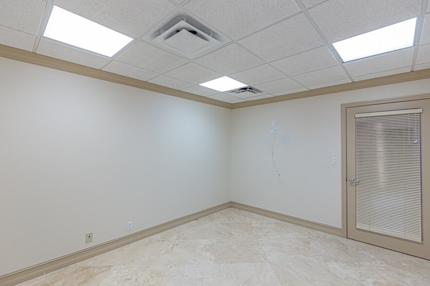 More Photos Of 2740 E Oakland Park Blvd, Fort Lauderdale Office For Sale