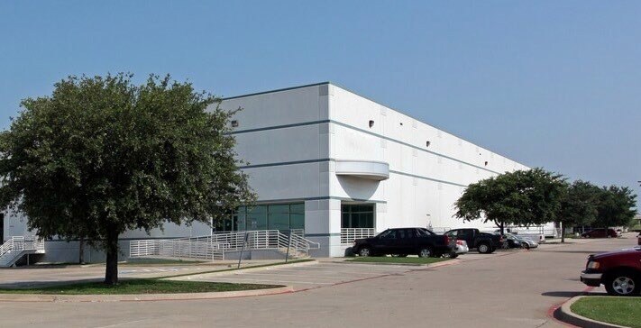More Photos Of 1520 Luna Rd, Carrollton Warehouse For Lease