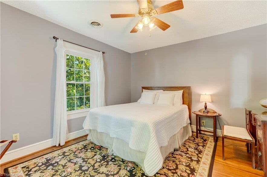 More Photos Of 17 E Main St, Thomasville Storefront Retail Office For Sale