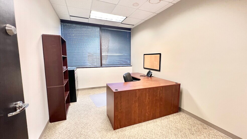 More Photos Of 8800 Roswell Rd, Sandy Springs Office For Sale