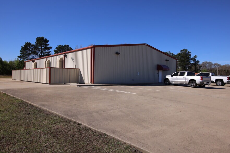 More Photos Of 401 Industrial, Nash Warehouse For Lease