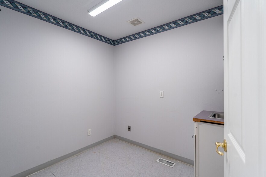 More Photos Of 22 Professional Park Dr, Maryville Office For Lease