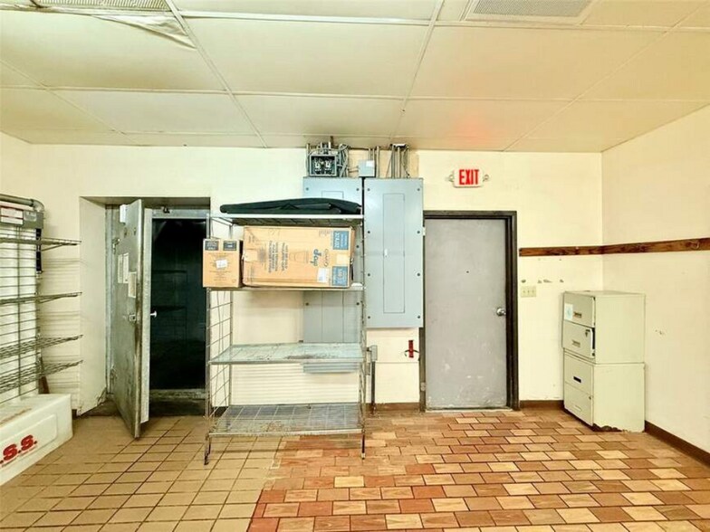 More Photos Of 1103 N Arkansas Ave, Russellville Freestanding For Sale