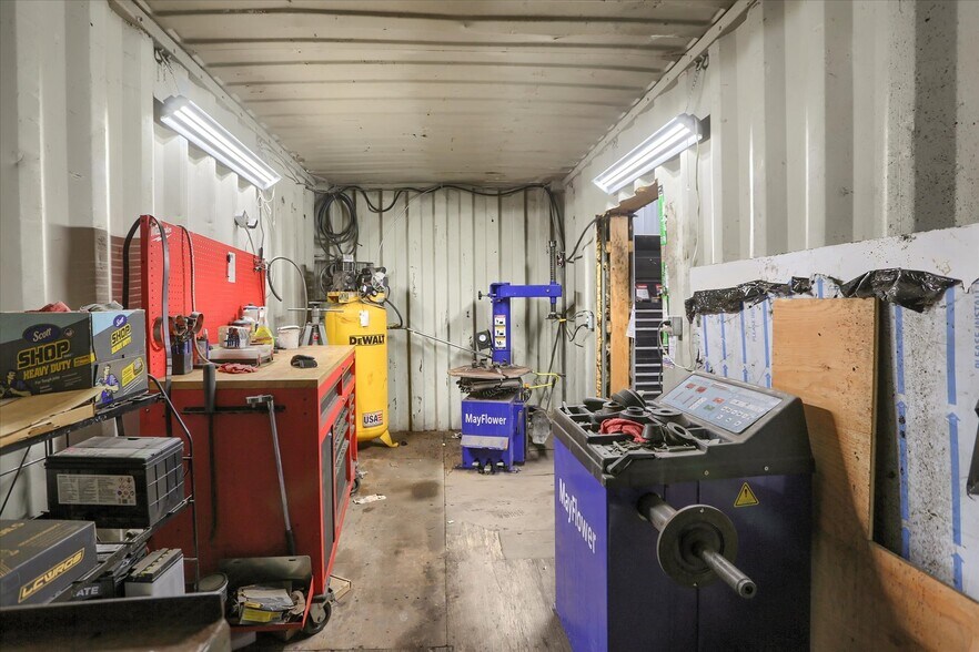 More Photos Of 40 N 4th St, Saint Clair Auto Dealership For Sale