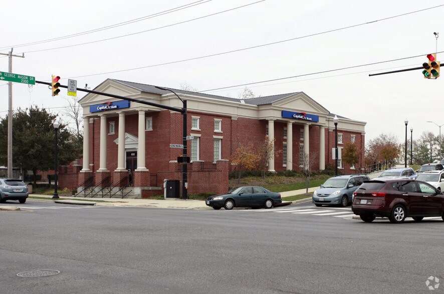 More Photos Of 5222 Lee Hwy, Arlington Bank For Lease