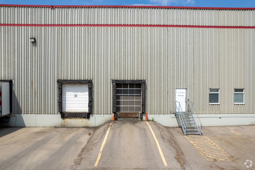 More Photos Of 4920-5280 72 Av SE, Calgary Warehouse For Lease
