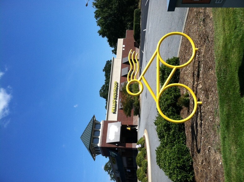 More Photos Of 6100 Veterans Pky, Columbus General Retail For Lease