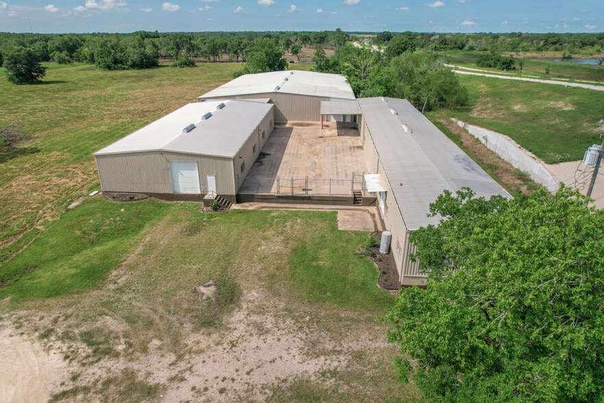 More Photos Of 7002 Bissell Rd, Manvel Manufacturing For Lease
