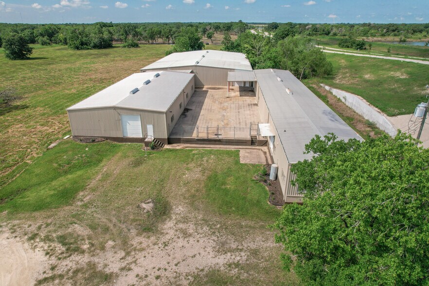 More Photos Of 7002 Bissell Rd, Manvel Manufacturing For Sale