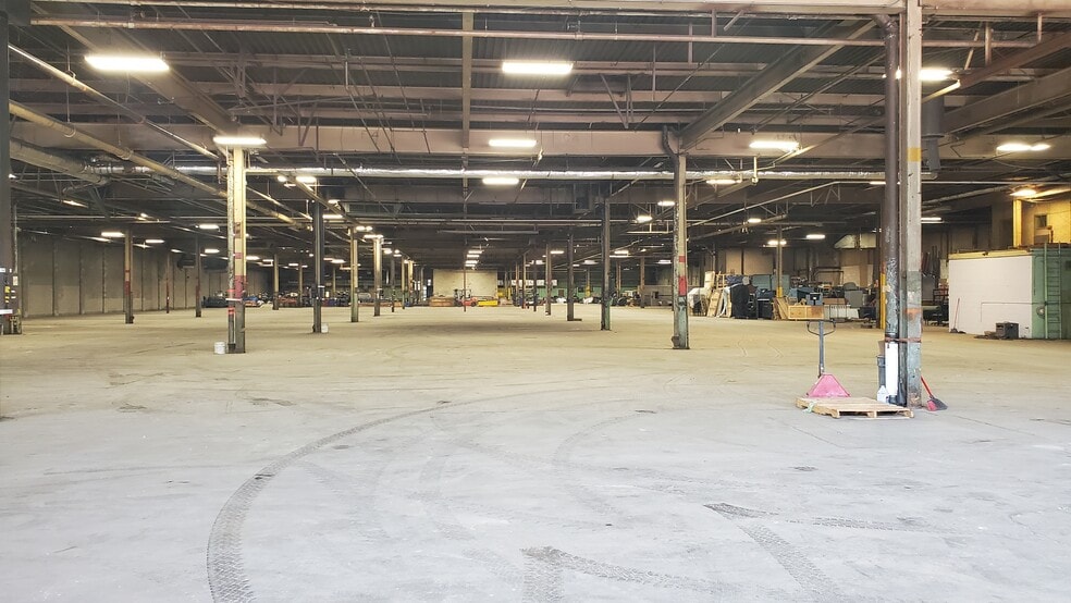 More Photos Of 600-740 Marion Rd, Columbus Warehouse For Lease
