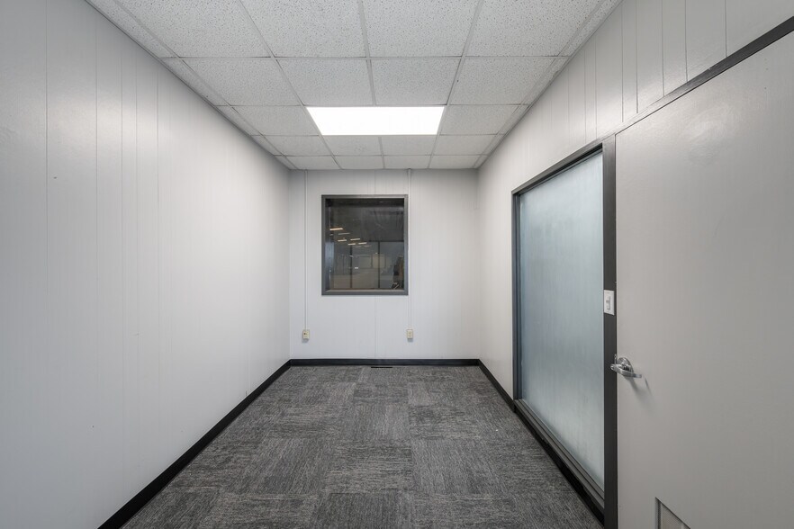 More Photos Of 3404 Clifford Ln, Jacksonville Truck Terminal For Lease