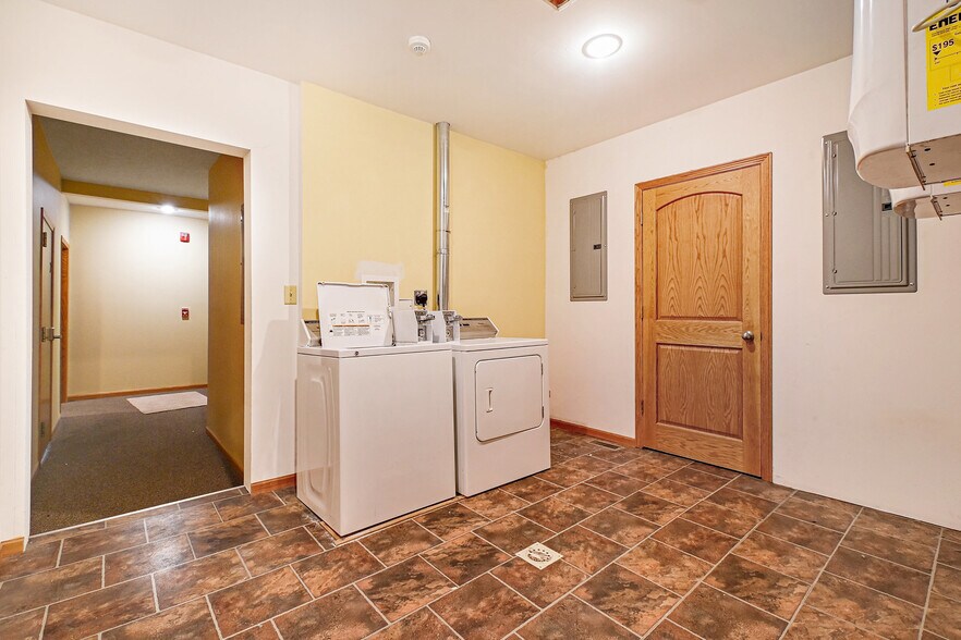 More Photos Of 418 E Coolbaugh St, Red Oak Storefront Retail Residential For Sale