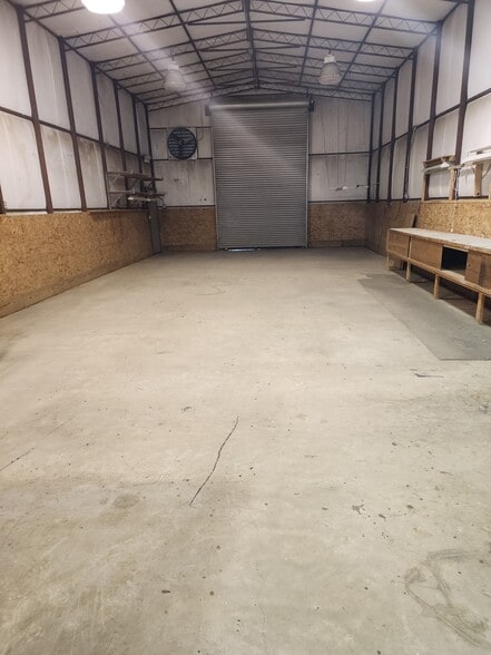 More Photos Of 770 Dobbs Rd, Woodstock Showroom For Lease