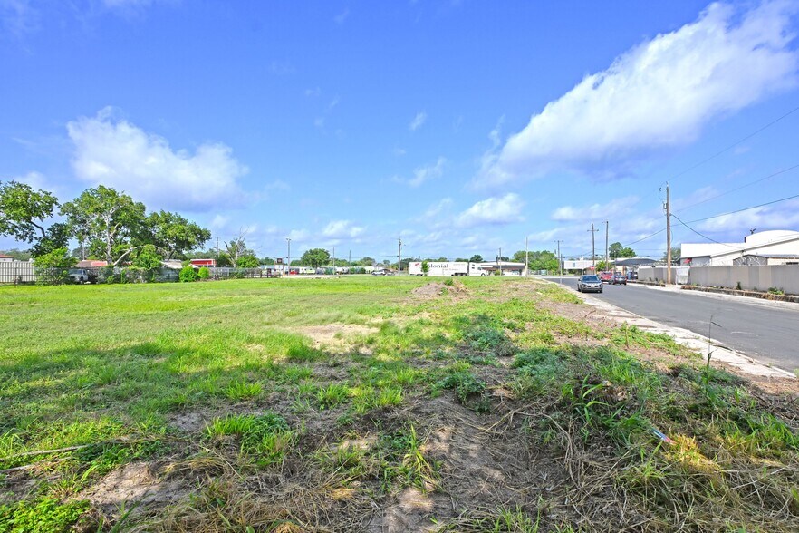 More Photos Of S 2162 S WW White Rd, San Antonio Restaurant For Sale