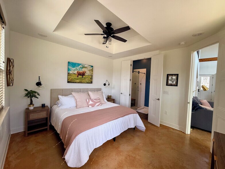 More Photos Of 11605 Fitzhugh Rd, Austin Office Residential For Sale