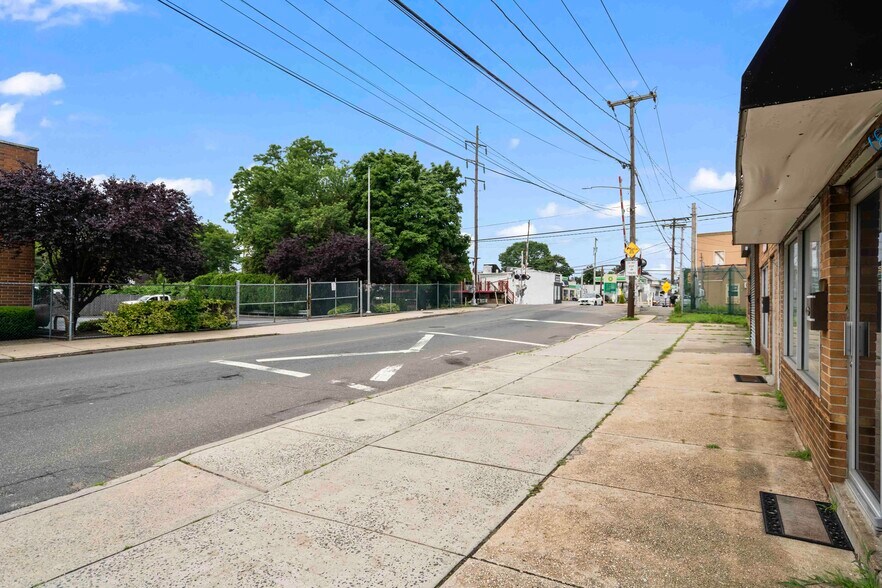 More Photos Of 507 Eagle Ave, West Hempstead Freestanding For Sale