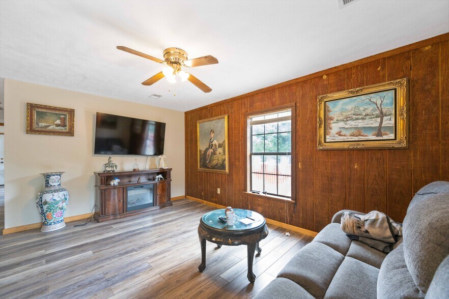More Photos Of 7386 Mt Carmel Rd, Decaturville Convenience Store For Sale