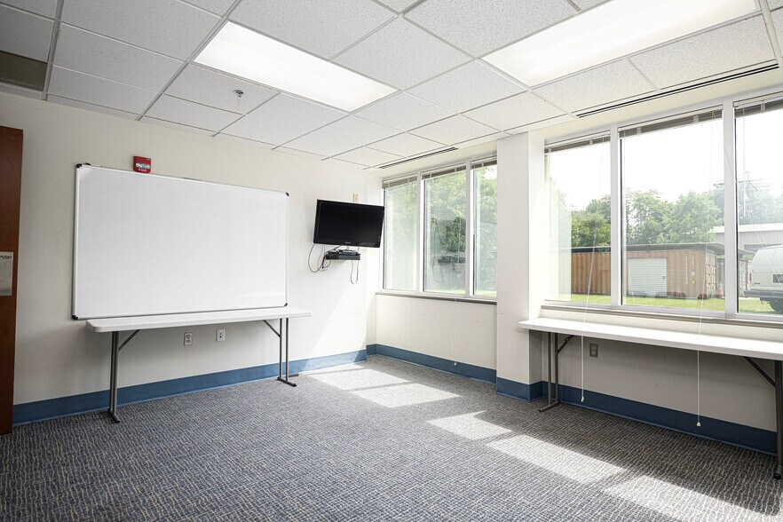 More Photos Of 9635 Philadelphia Rd, Baltimore Office For Lease
