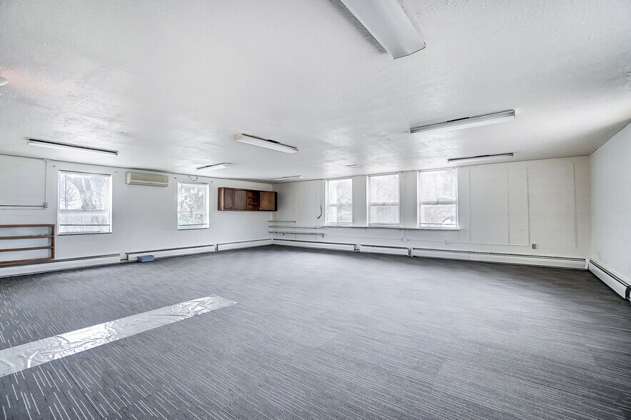 More Photos Of 1106 E High St, Springfield Schools For Sale