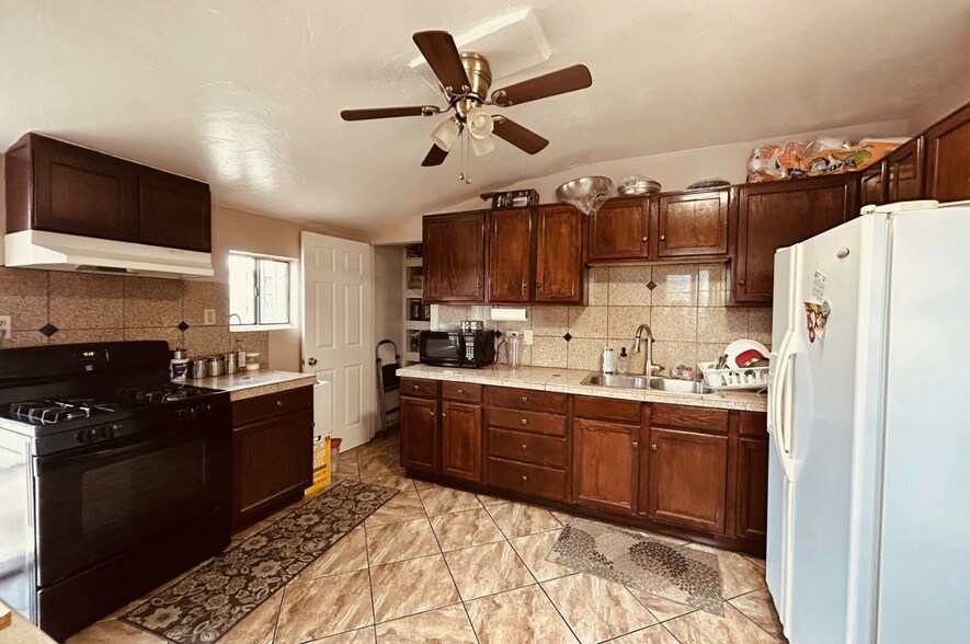 More Photos Of 1650 N Oracle Rd, Tucson Hotel For Sale