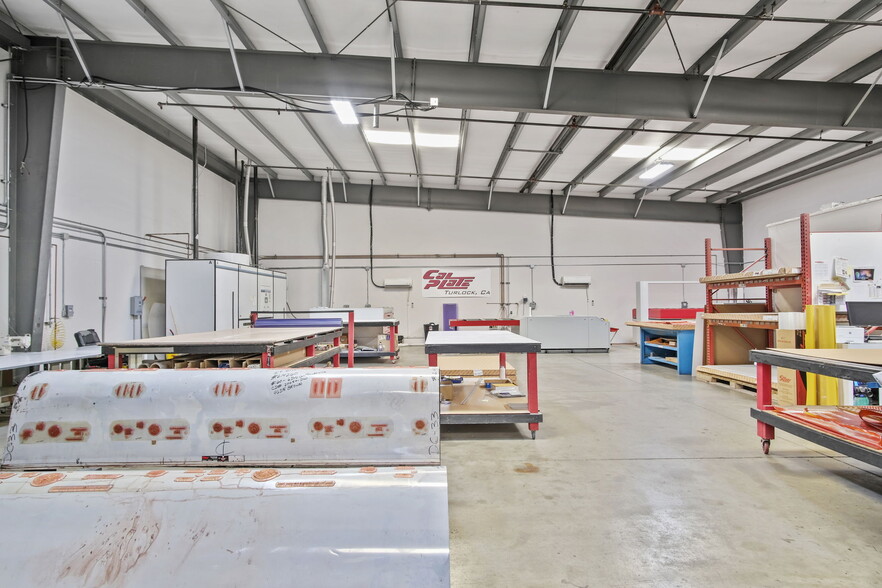 More Photos Of 2262 Maryann Dr, Turlock Manufacturing For Sale