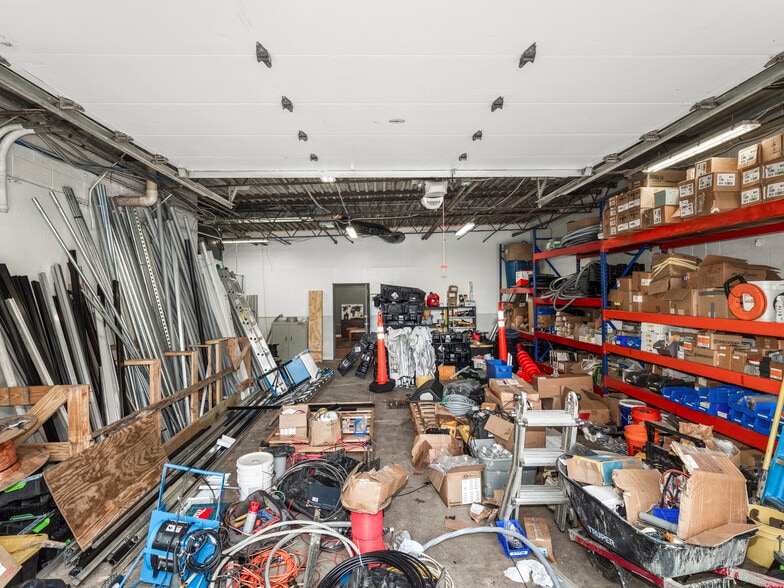More Photos Of 2405 Mcneilly Ave, Pittsburgh Auto Repair For Sale