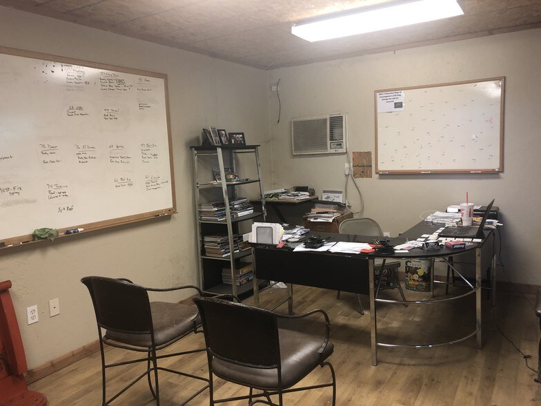 More Photos Of 1400 W Marvin Ave, Waxahachie Warehouse For Sale