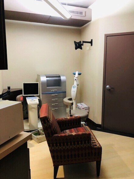 More Photos Of 50 E Washington St, Chicago Office For Sale