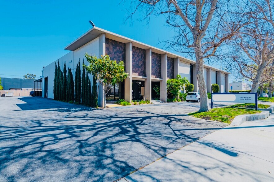More Photos Of 1781 McGaw Ave, Irvine Warehouse For Lease