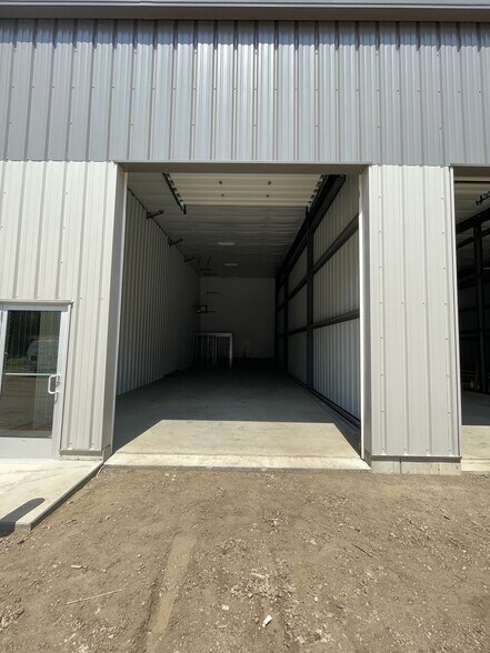 More Photos Of 100 South Satellite Rd, South Windsor Warehouse For Lease