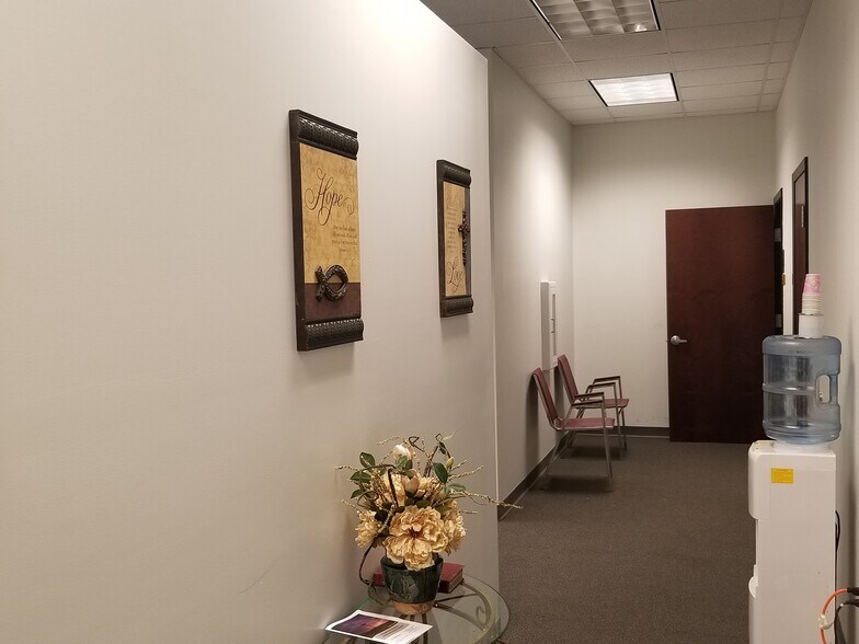 More Photos Of 124 E Miracle Strip Pky, Mary Esther Office For Lease