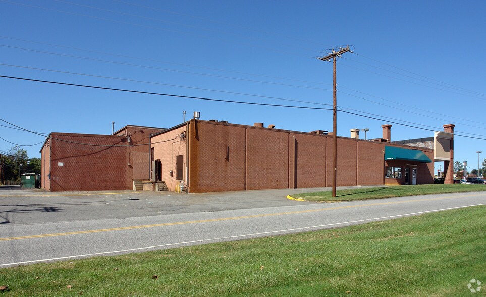 More Photos Of 2802-2894 Reynolda Rd, Winston-Salem Unknown For Lease