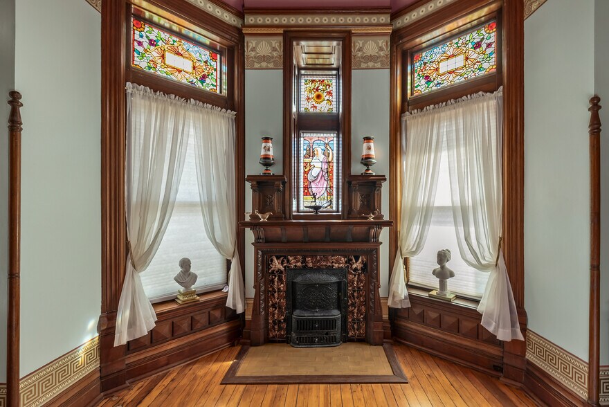 More Photos Of 809 Hall St, Saint Joseph Hospitality For Sale