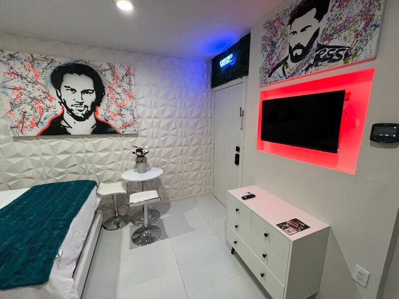 More Photos Of 1829 Fillmore St, Hollywood Hotel For Sale