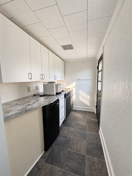 More Photos Of 205 Ricks Dr, Winston-Salem Office For Sale