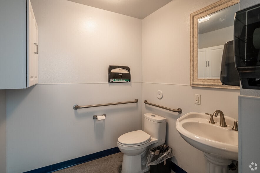 More Photos Of 570 S State College Blvd, Fullerton Warehouse For Sale