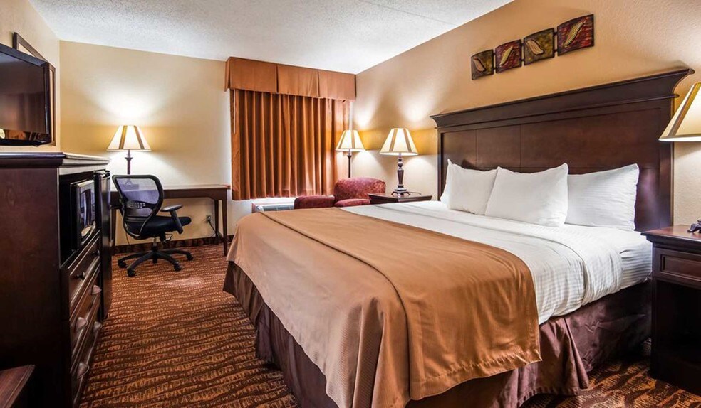 More Photos Of 3215 W 76 Country Blvd, Branson Hotel For Sale