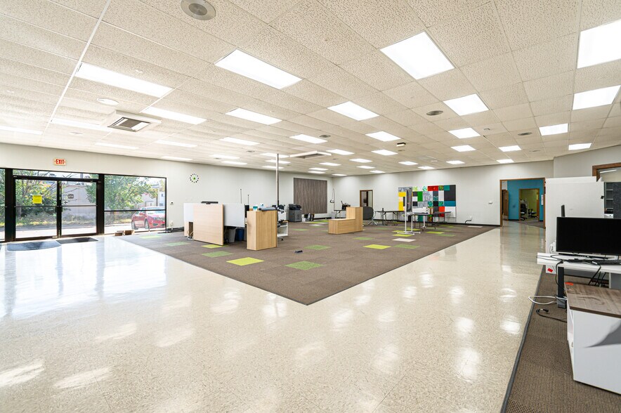 More Photos Of 218 2nd St, Coralville Flex For Sale