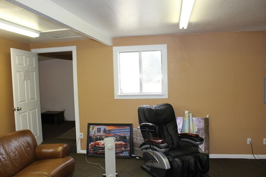 More Photos Of 1157 S Main St, Cedar City Auto Repair For Sale