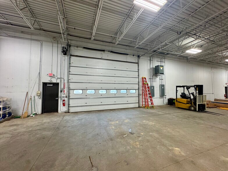 More Photos Of 2901 Progress Rd, Madison Warehouse For Lease
