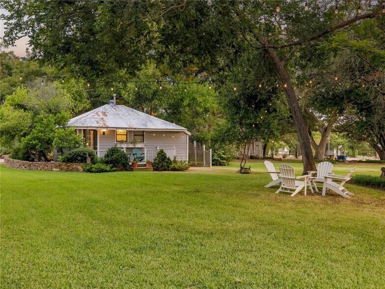 More Photos Of 915 E Cameron Ave, Rockdale Hotel For Sale