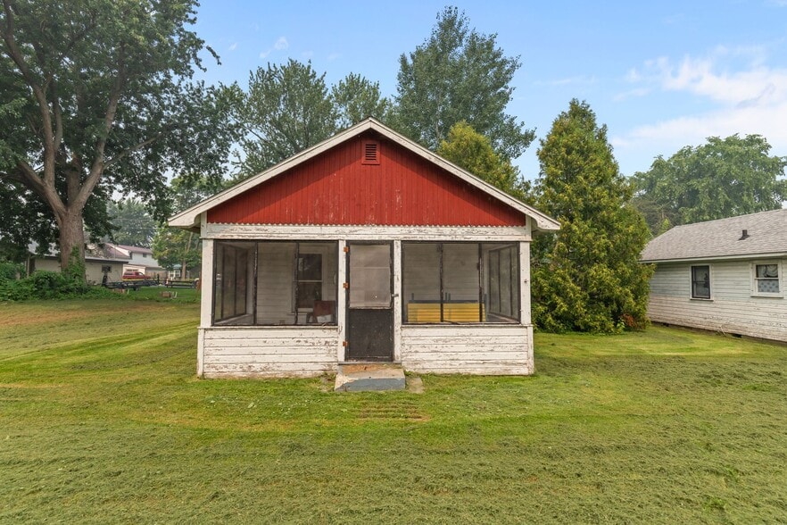 More Photos Of 138 E Front St, Marquette Trailer Camper Park For Sale
