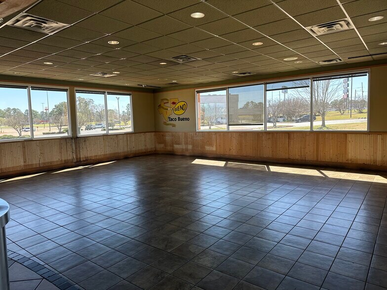 More Photos Of 2400 Richmond Rd, Texarkana Unknown For Lease